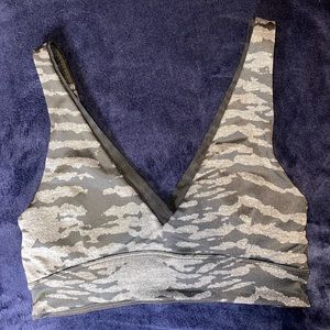 Women’s F21 camouflage sports bra